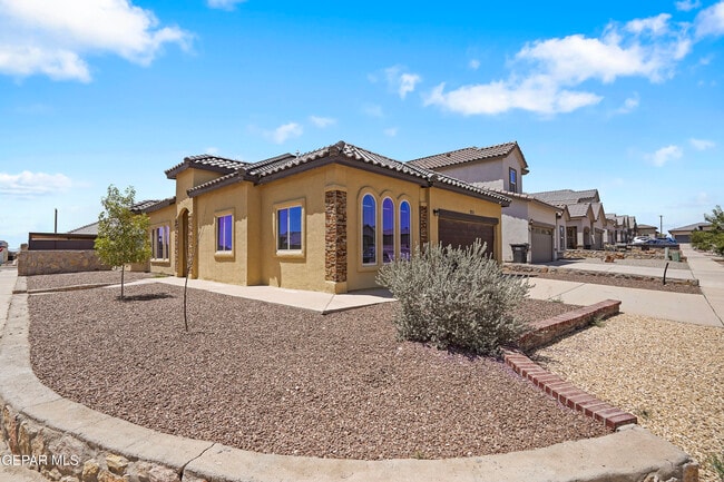 Photo - 901 Betton Pl