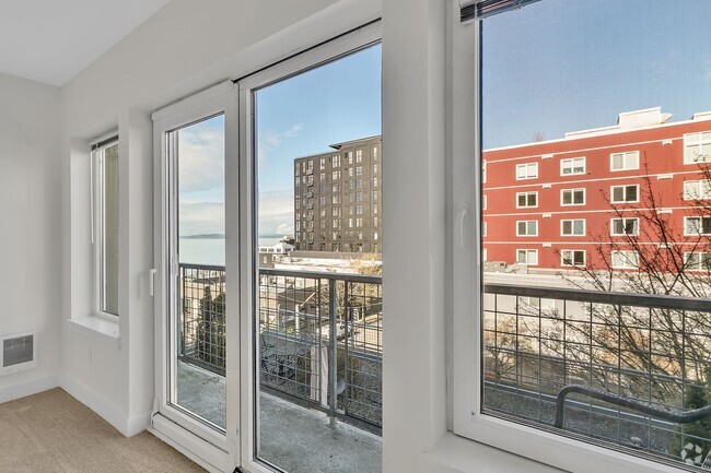 Building Photo - Belltown 1 bed, 1 bath condo with private ...