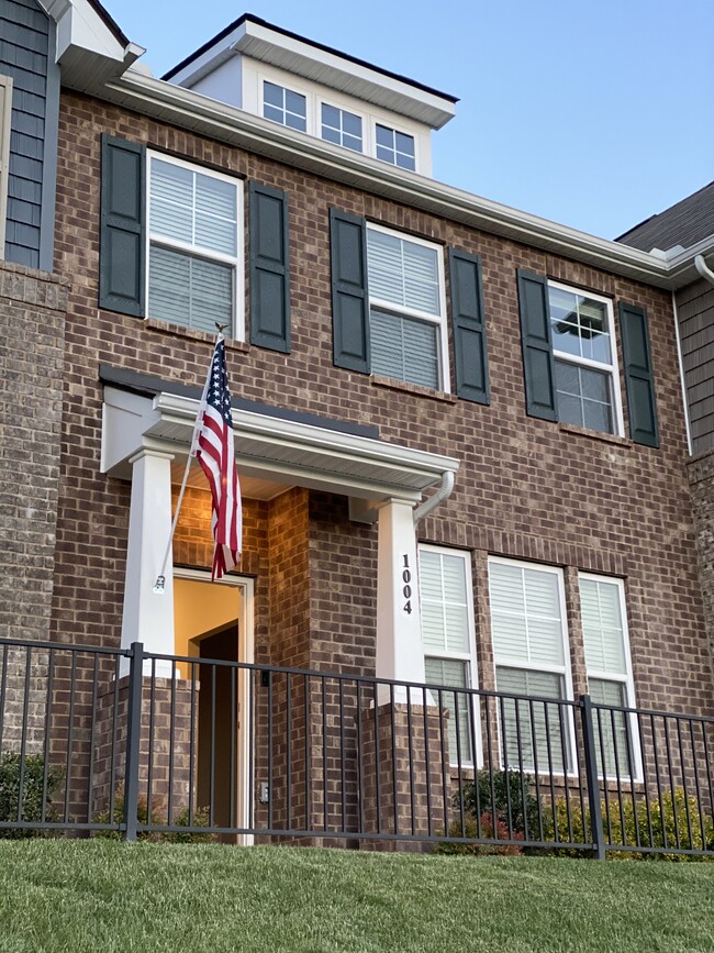 Photo - 1004 Henley Ln Townhome