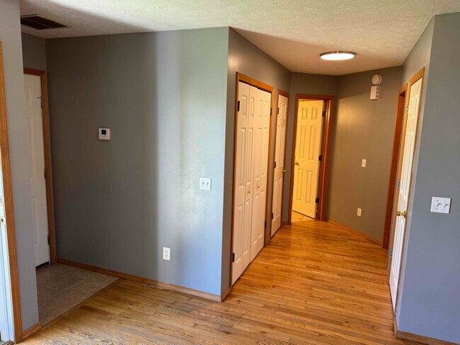 Photo - 827 Hickory Ln