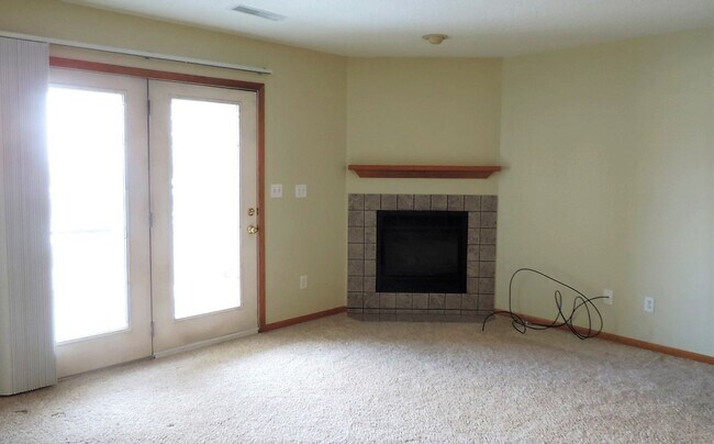 Photo - $1,025 | 2 Bedroom, 1 Bathroom Condo | No ...