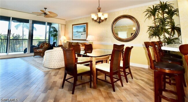 430 Cove Tower Dr Unit 302