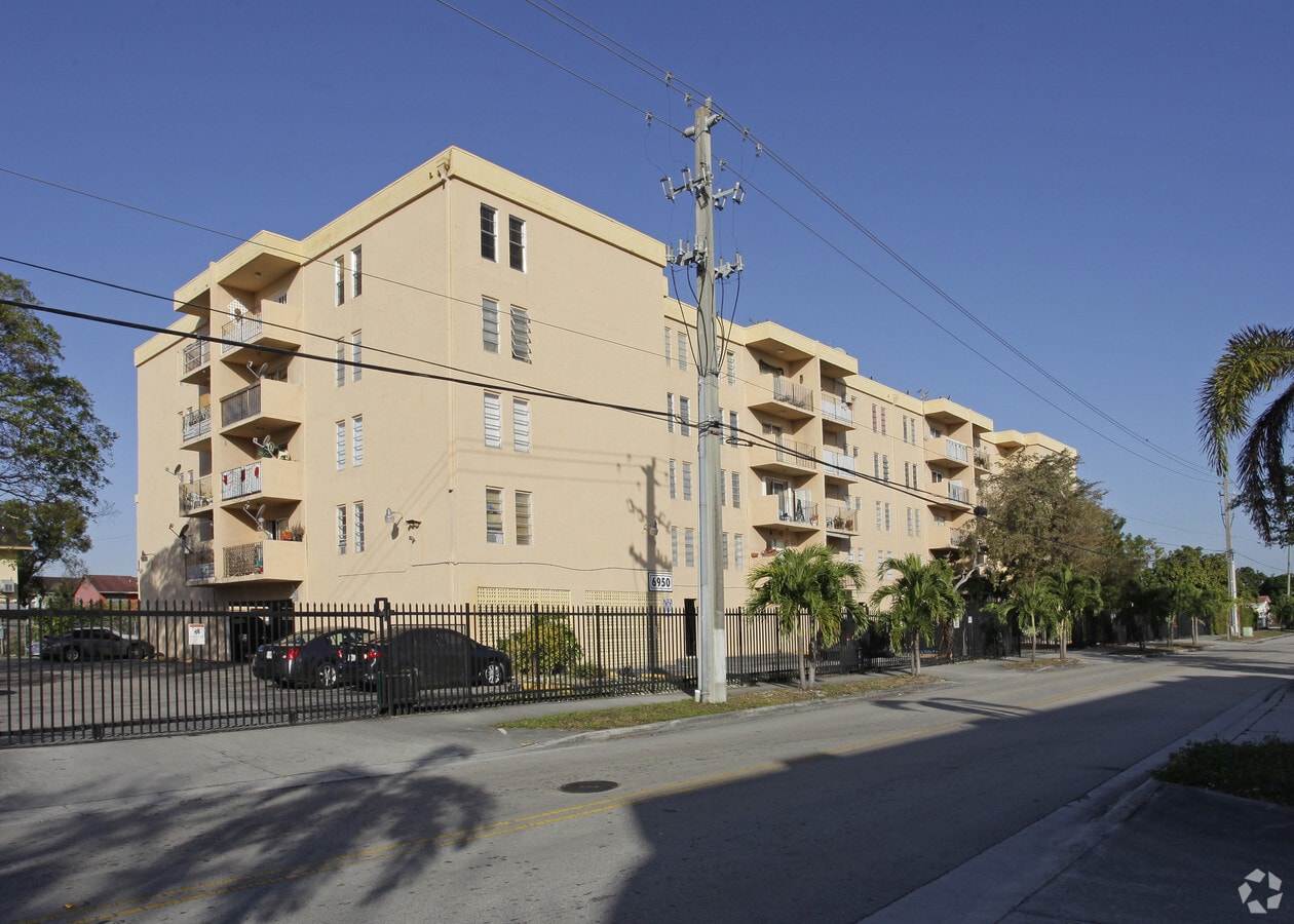 Lancaster Apartamentos Para alquiler en Hialeah, FL