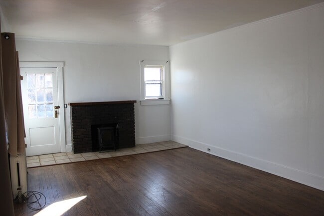 Photo - LARGE 3 bedroom in Old Broadmoor