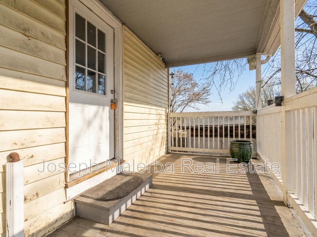 Building Photo - 483 Boswell Ave Unit 2nd and 3rd Floor