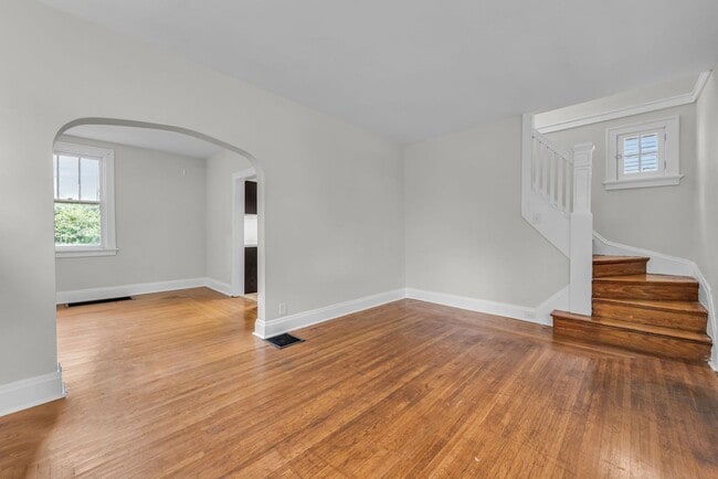 Photo - WESTWOOD - Charming 3bd Tudor w modern updates