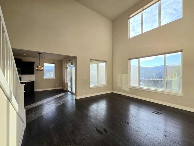 Photo - Large 3 bedroom, 3 bath newer build in sought after East Wenatchee neighborhood!