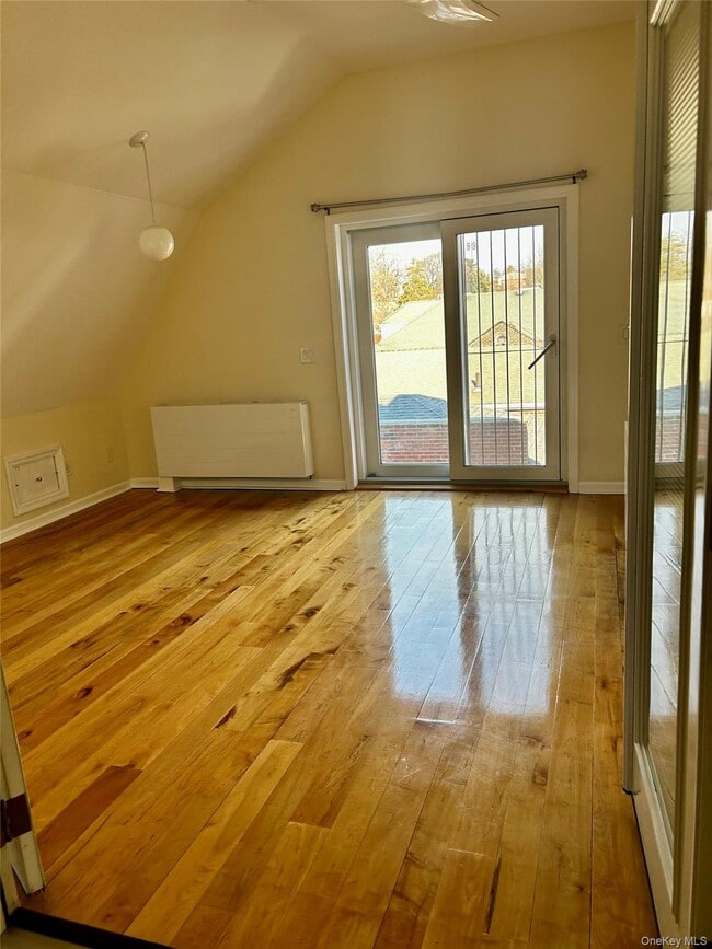 Photo - 409 W 261st St