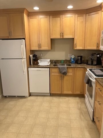 Photo - 304 Manor Ter Unit 304