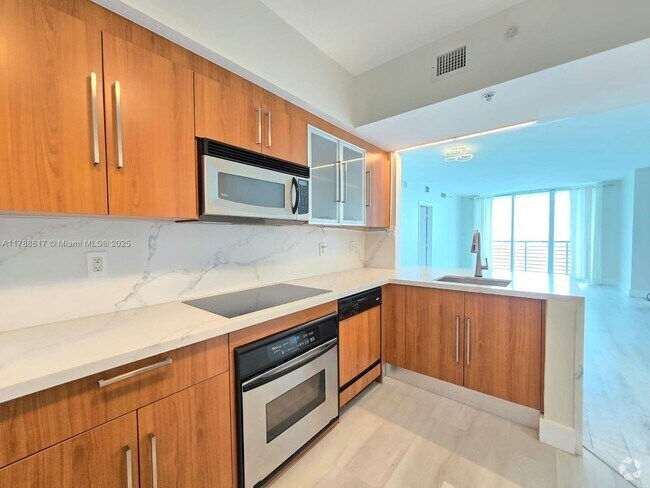 Building Photo - 335 S Biscayne Blvd Unit 812 Rental