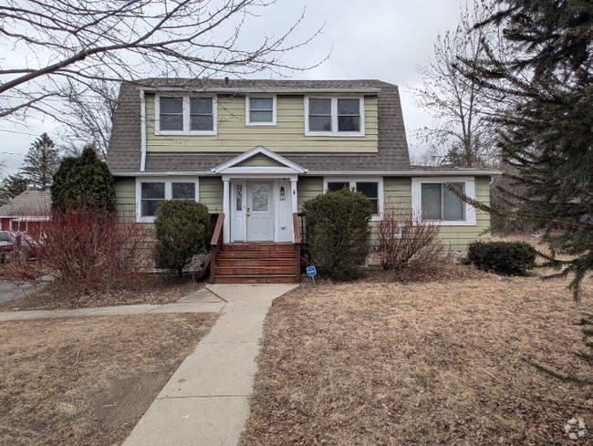 Building Photo - 604 Wilmot Ave Rental