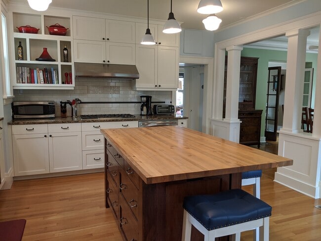 Kitchen island - 2216 SE 24th Ave
