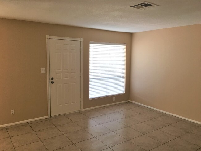 Photo - **CHARMING 2 BEDROOM/2 BATHROOM PATIO HOME IN CHANDLER (CHANDLER BLVD & COOPER)**