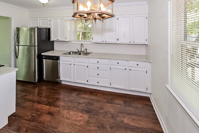 Photo - 1401 Jennifer Dr