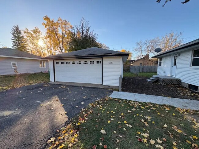 Photo - 1011 64th Ave N