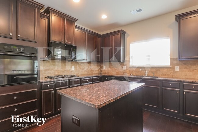 Photo - 1328 Wild Rose Dr SE