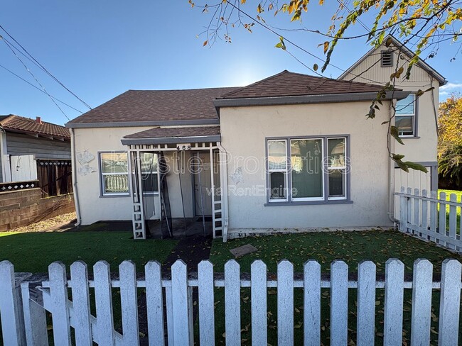 Building Photo - 468 Military E Unit 1/2