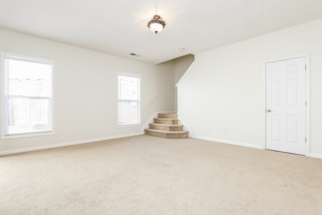 Photo - 815 Forsythia Way