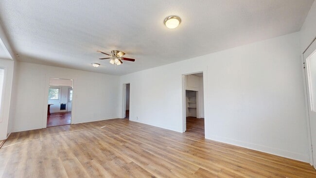 Photo - 2560 Fowler Ave