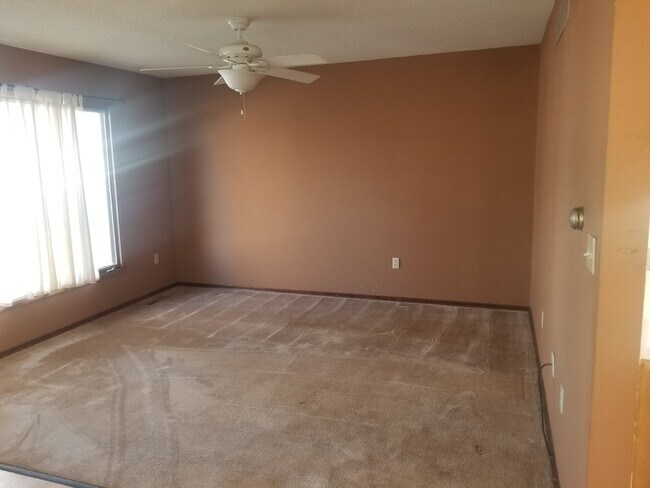 Photo - 819 Moore St