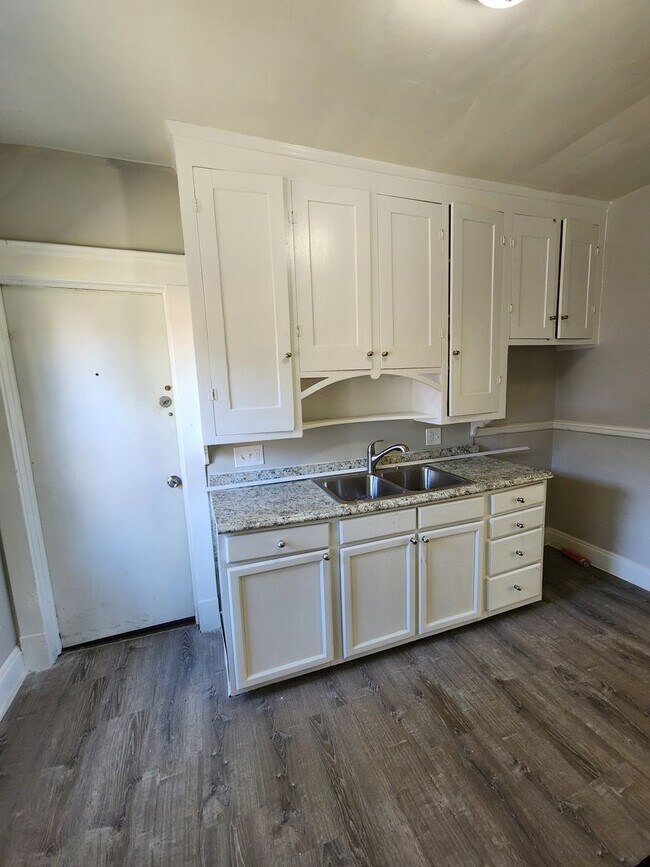 Photo - Adams9914 Unit 9914