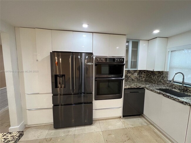 Photo - 840 NE 199th St