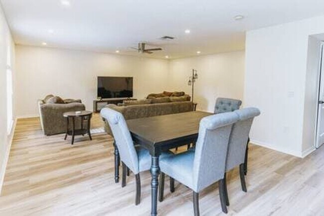 Photo - 25 Prince John Ln Unit ID1252443P