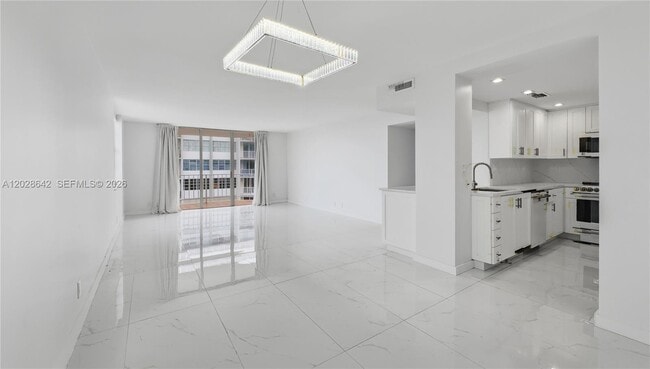 Building Photo - 16710 NE 9th Ave Unit 511