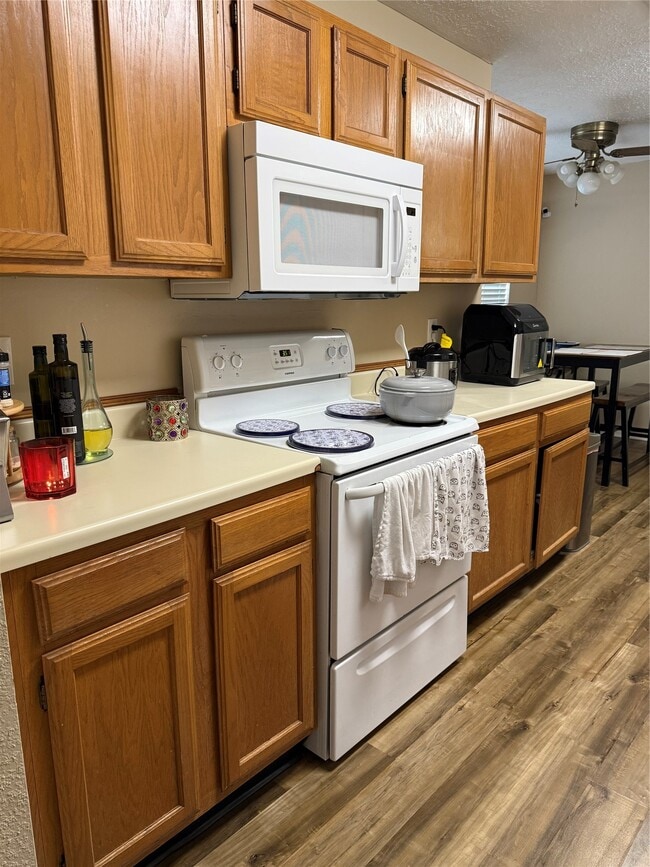 Photo - 2920 Thistledown Dr