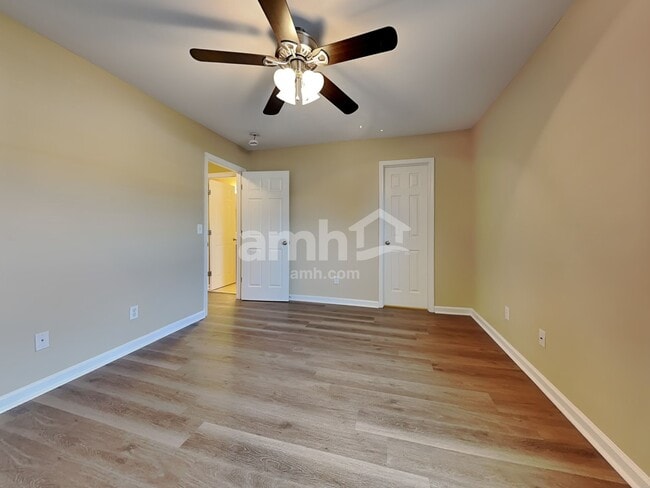 Photo - 230 Stoney Xing