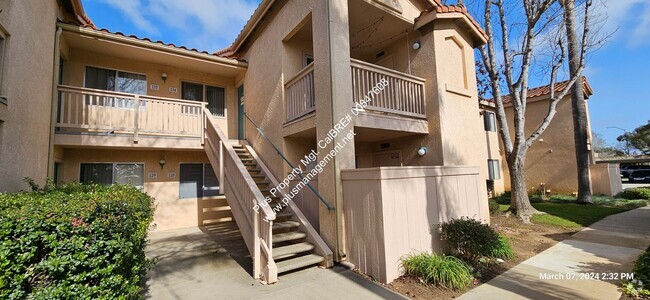 Building Photo - Las Palmas Down Stairs Condo in Gated Comm... Unit N128