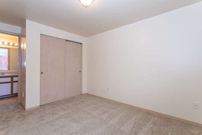 Photo - Maple Leaf Plaza