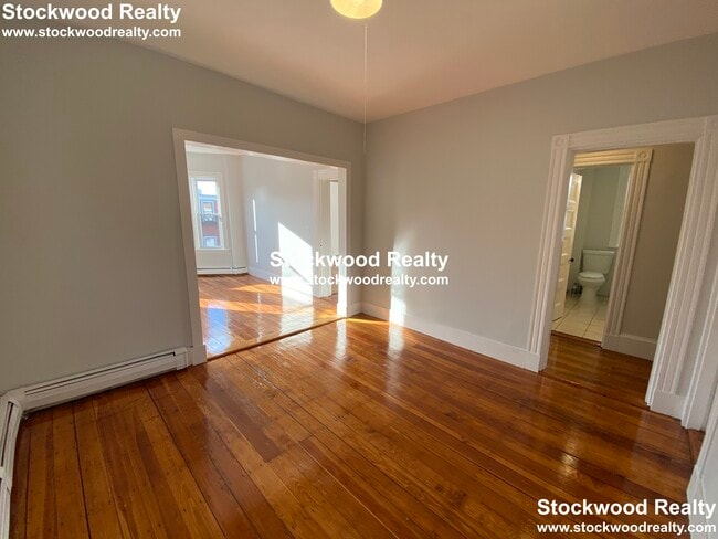 Building Photo - 632 Dorchester Ave Unit 3