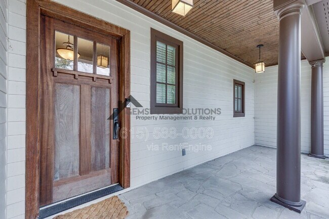 Photo - 210 38th Ave N