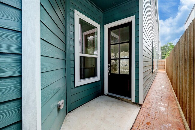 Photo - 945 Wakefield Dr