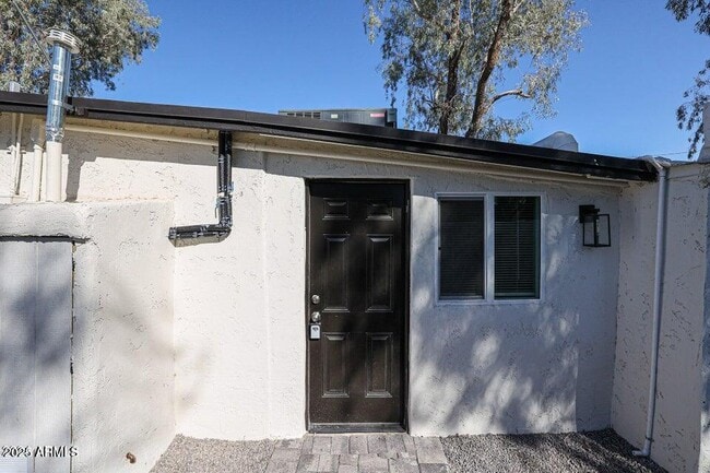 Building Photo - 2721 E Willetta St Unit B Rental