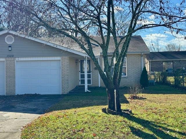 Building Photo - 1300 W Rolling Oaks Dr