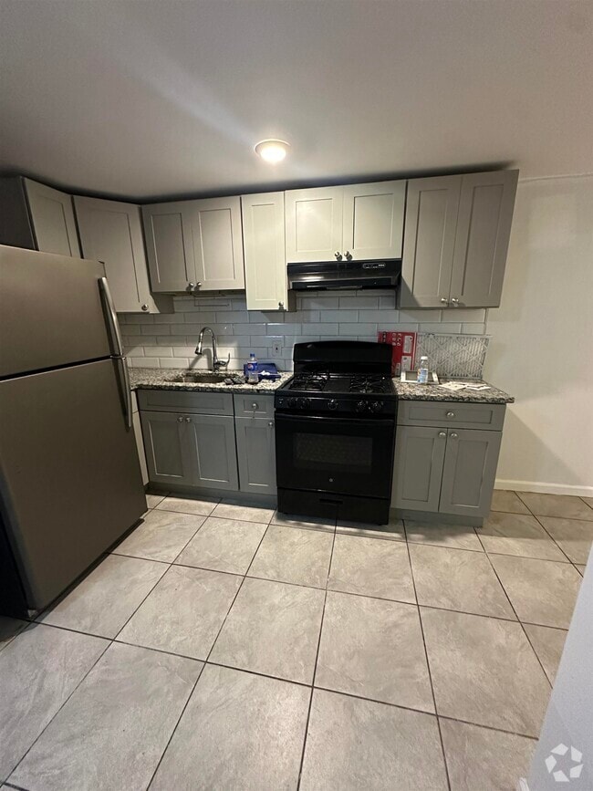 Building Photo - 585 Bramhall Ave Unit 1 Rental