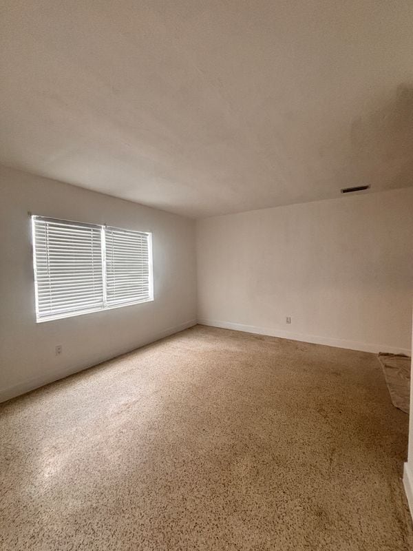 1140 NE 15th Ave