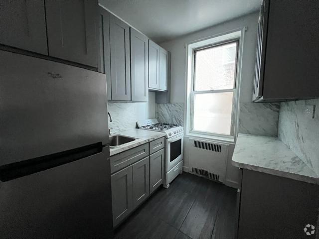 Building Photo - 0 bedroom in SUNNYSIDE NY 11104 Unit 1L Rental