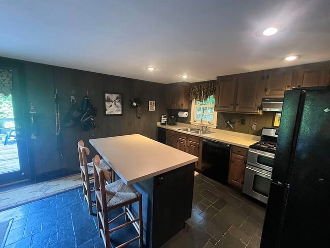 Photo - 64 Quarry Ln