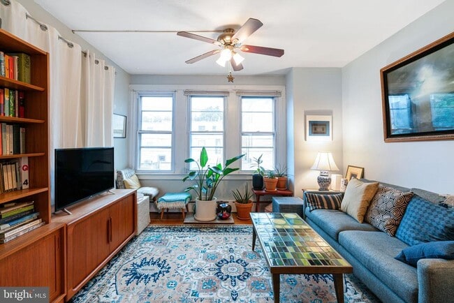 Building Photo - 639 Bainbridge St Rental