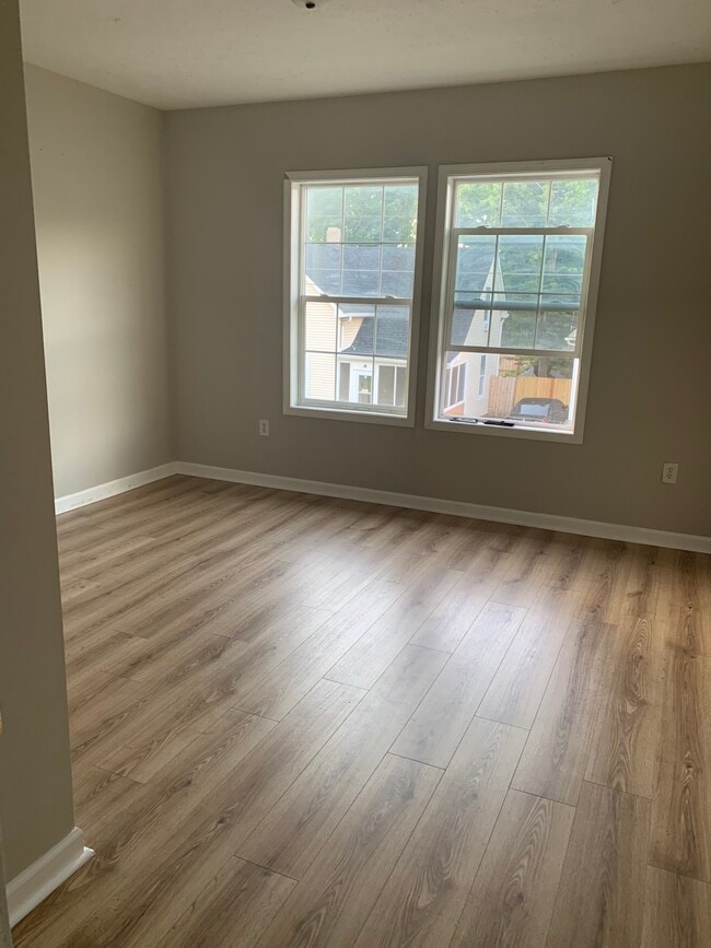 Photo - 349 W 28th St