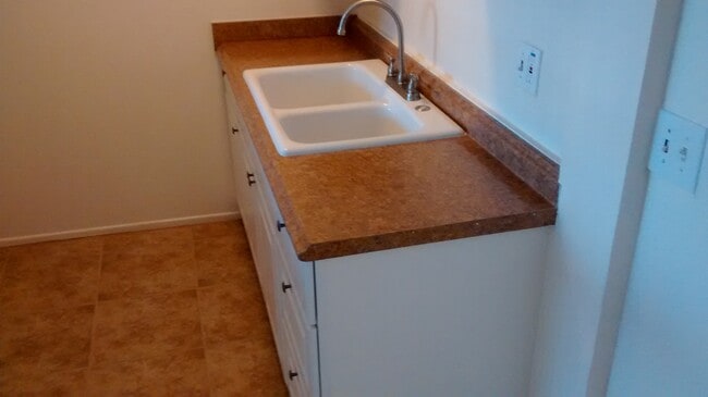 Cocina - 567 N Mountain View Ave Unidad Apt 25