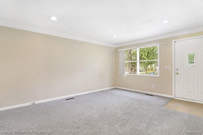 Photo - 5705 Detroit St