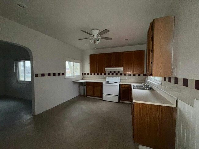 Photo - 418 E Ash St