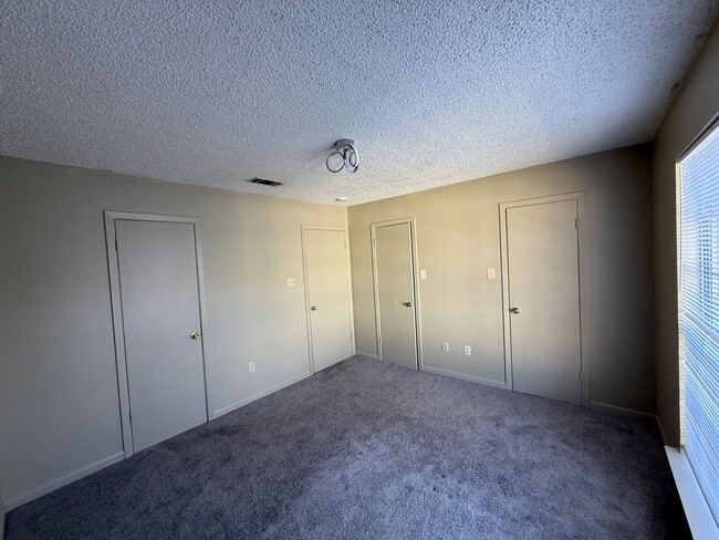 Photo - 2BD 1.5BA TOWNHOUSE WITH WATER INCLUDED