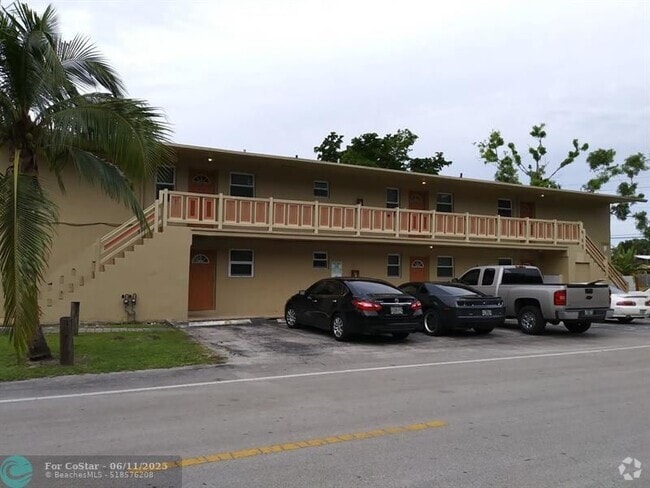 Building Photo - 1500 SW 5th Pl Unit D Rental