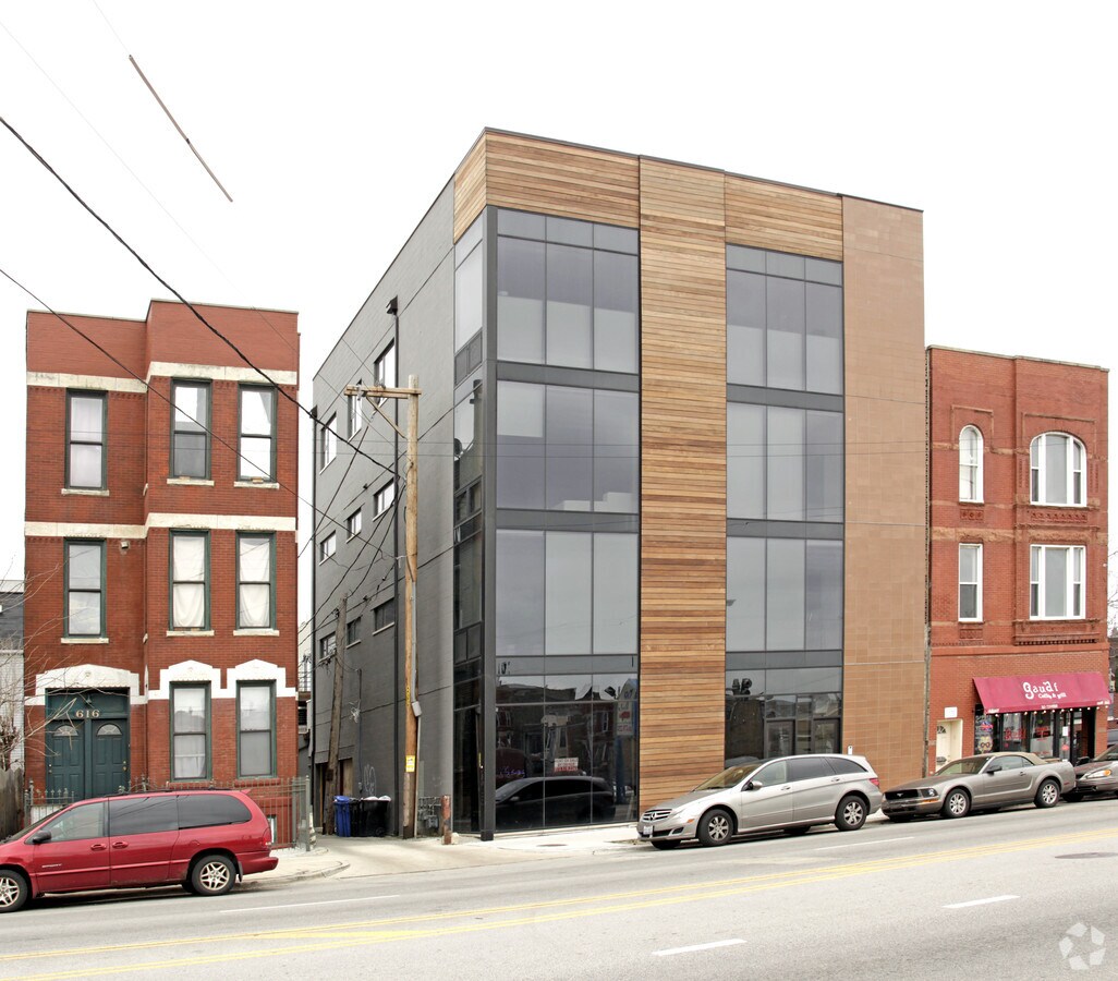 Primary Photo - 622 N Ashland Ave