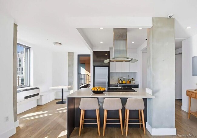 Photo - 225 E 138th St Unit Ph1